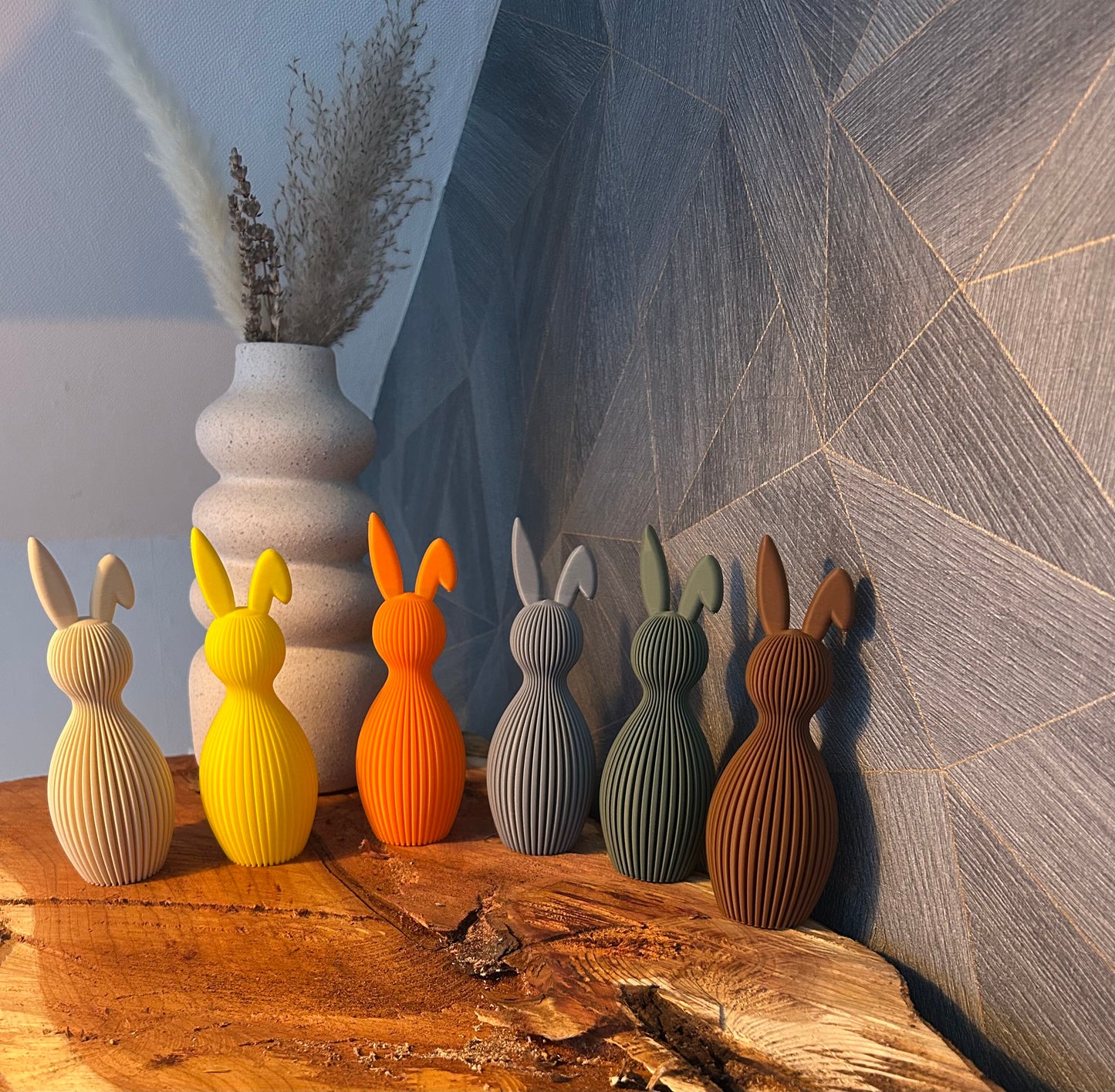 Moderner Osterhase mit Schlappohr